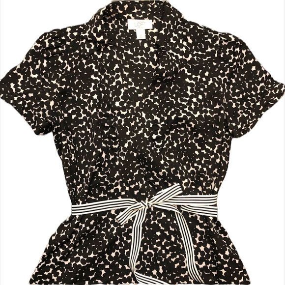 Ann Taylor Loft Petite Blouse- BLACK & WHITE Pattern wrap around top 4P - Picture 1 of 2